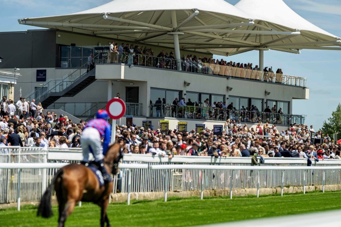 Bath Racecourse crowds