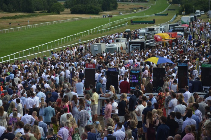 Leicester Racecourse crowds