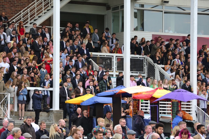 Nottingham Racecourse crowds